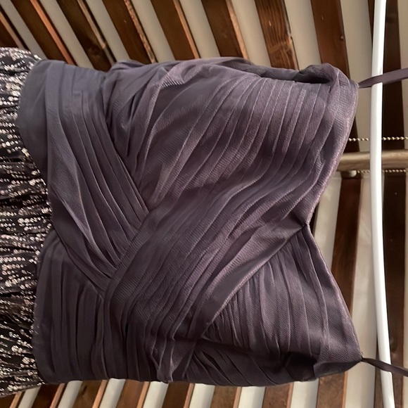 Strapless dress in silver colour. Never worn from le chateau. No tags attached. - Picture 3 of 5